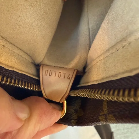 Like New- Louis Vuitton Looping GM - Picture 14 of 15